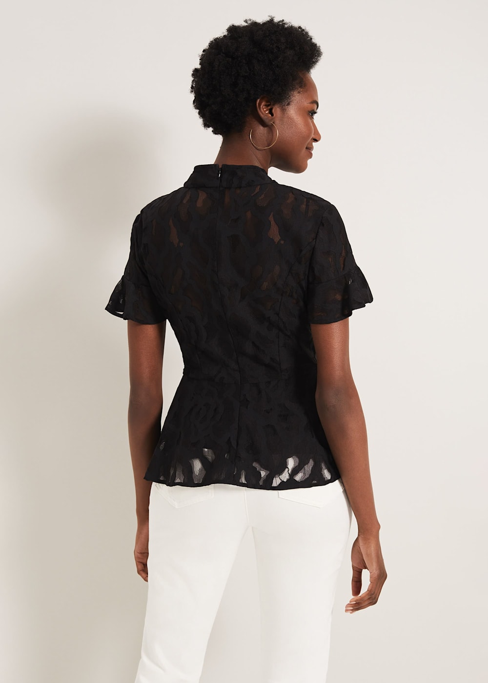 Lulu lace shoulder top 2025