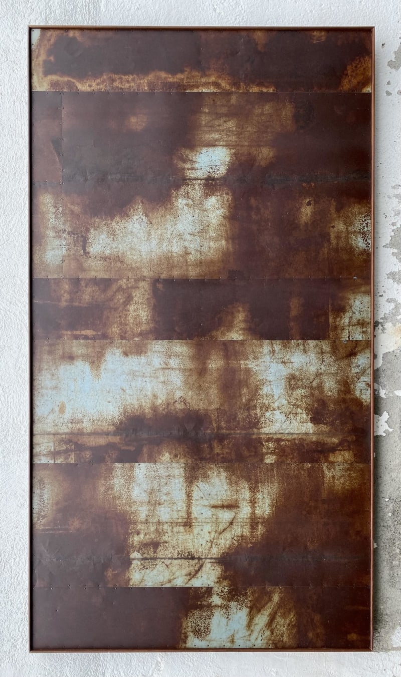 Rusty motifs woven in fabric