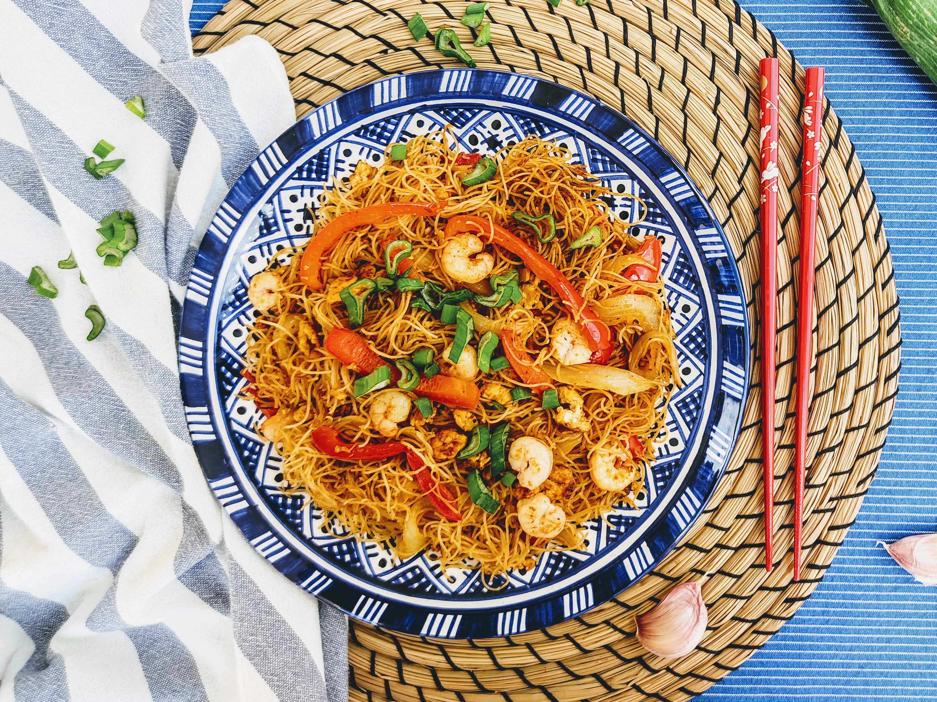 Fideos al estilo de Singapur (*Singapore noodles*)