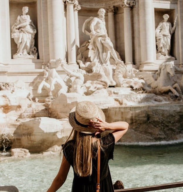 girl-wearing-hat-rome