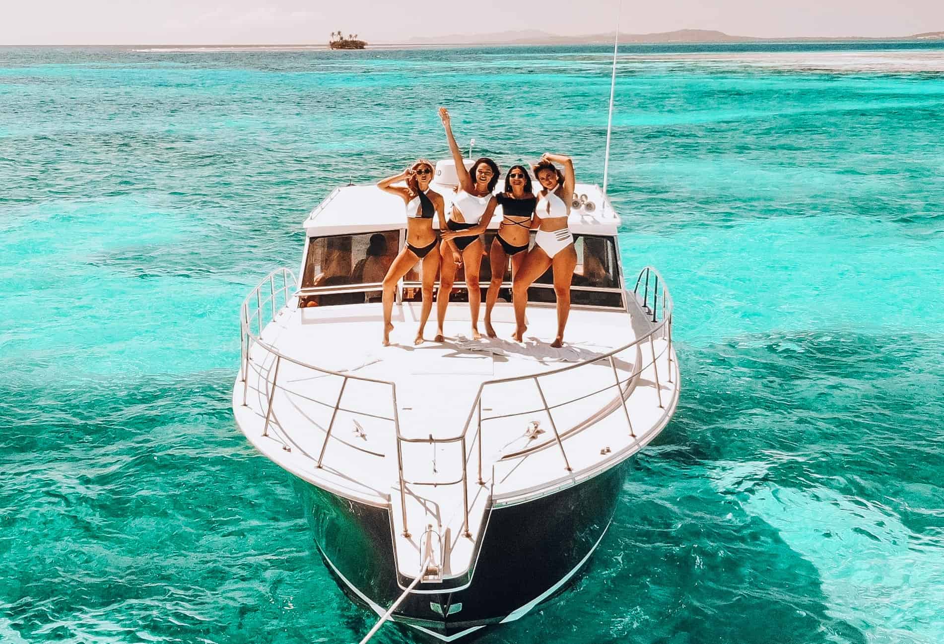girls-dancing-yacht