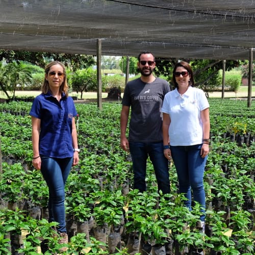 A picture of the Pacas Family in El Salvador