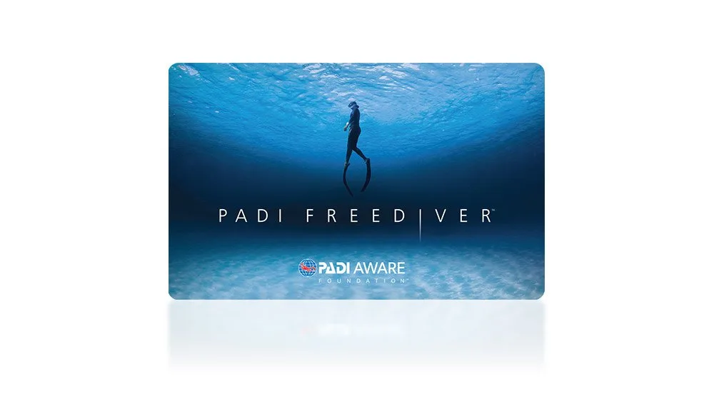PADI AWARE Freediver™ 物理カード（寄付付き）