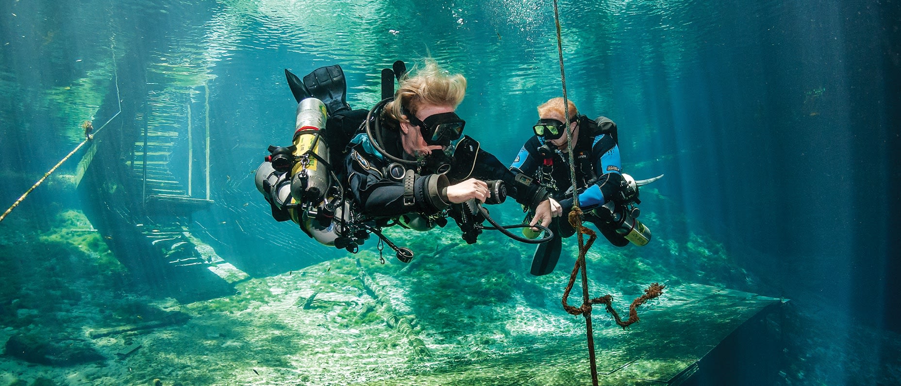 側掛氣瓶技術潛水員(Tec Sidemount)