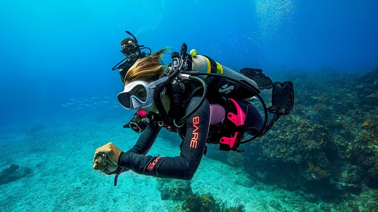 Underwater diver with nitrox tank