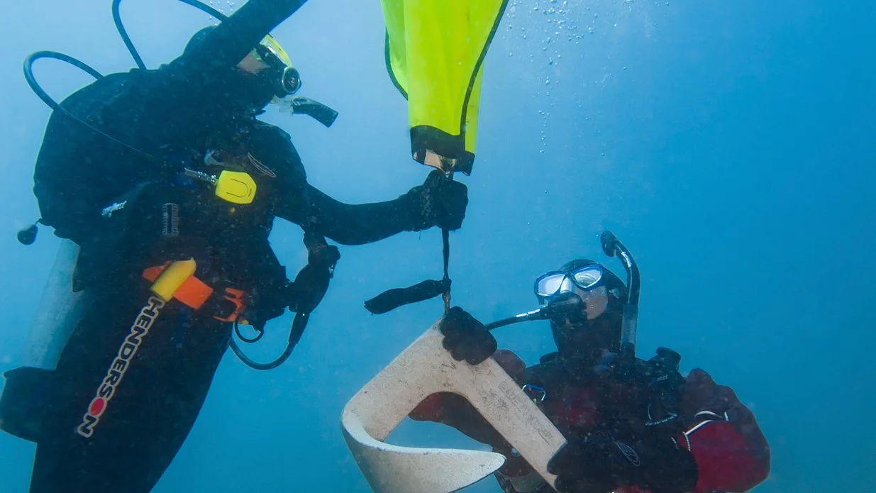 divers with lift bags