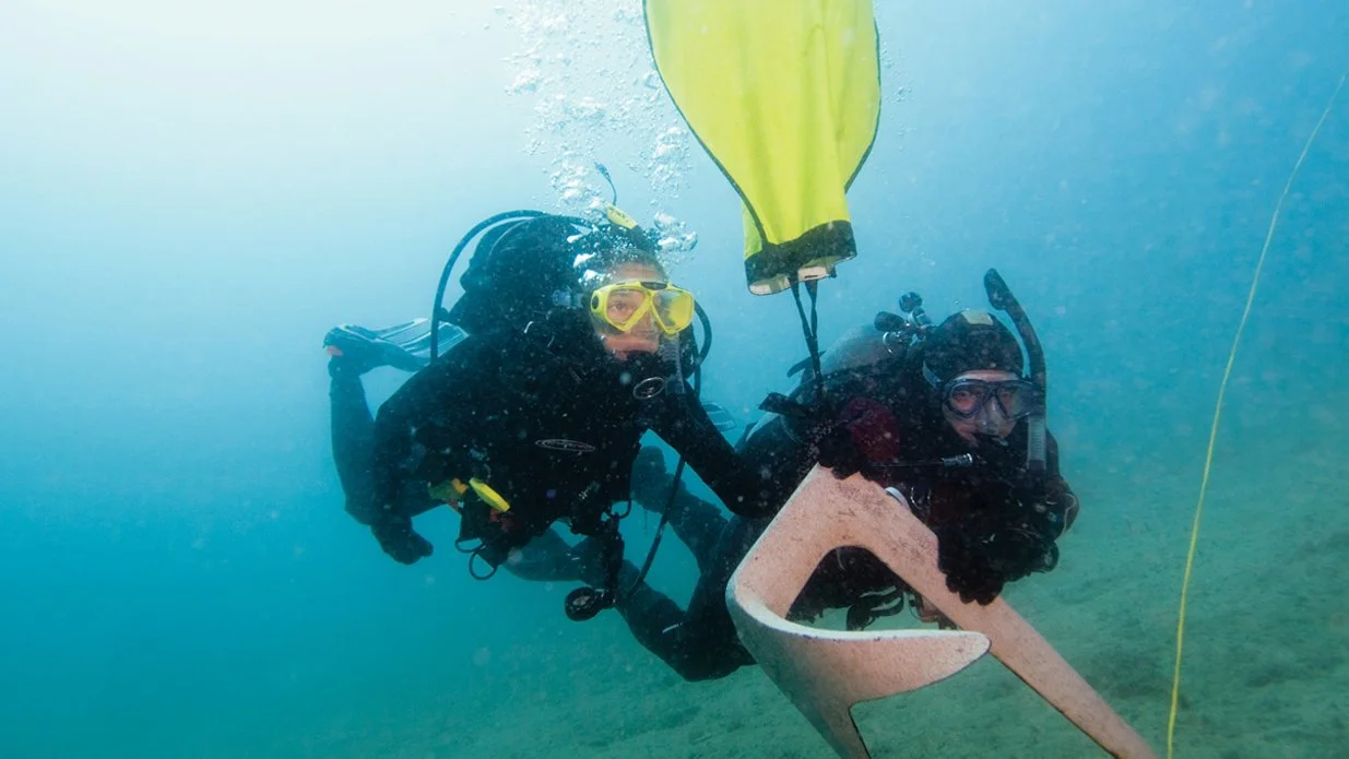 divers with lift bags