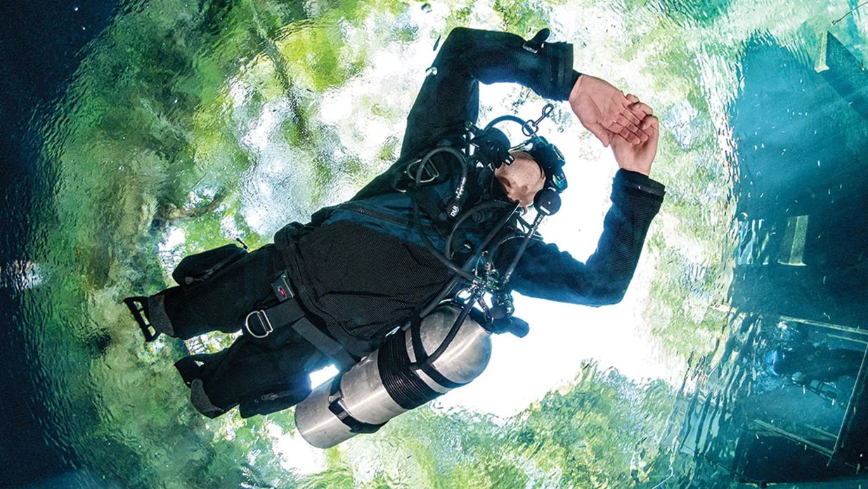 Diver with sidemounts