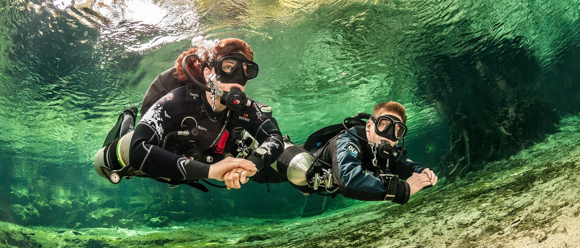 Divers with sidemounts