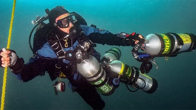 Tec diver with sidemount tanks