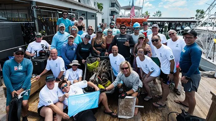 group of diver posing for a photo