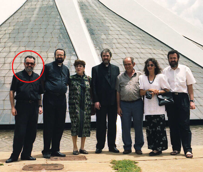 Padre Ramón criança com a família
