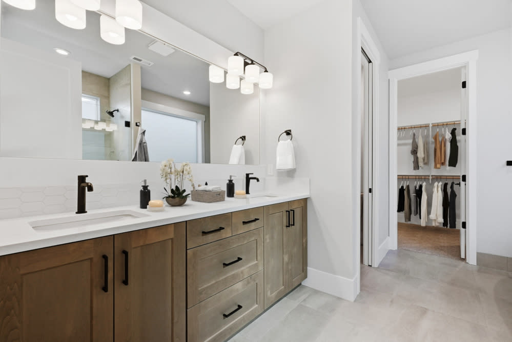 Pahlisch Homes - Photo 8