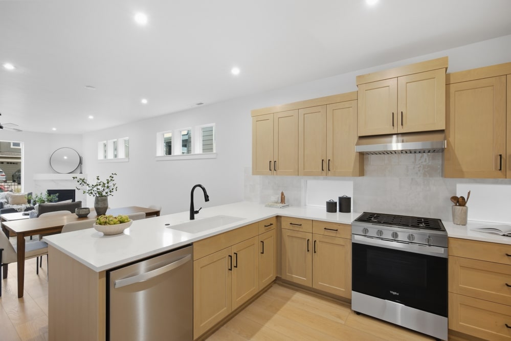 Pahlisch Homes - Photo 4