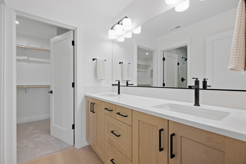 Pahlisch Homes - Photo 8