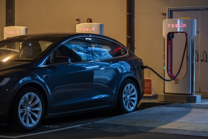 Police Catch Tesla Autopilot Driving Home Sleeping Drunk