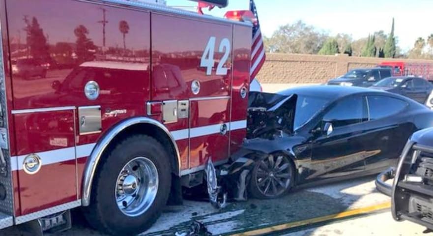 After Several Deaths, Tesla Is Still Sending Mixed Messages About Autopilot