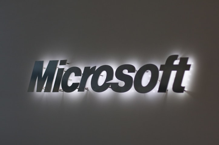 Microsoft Fires Journalists and replaces them with AI – Top Trending News