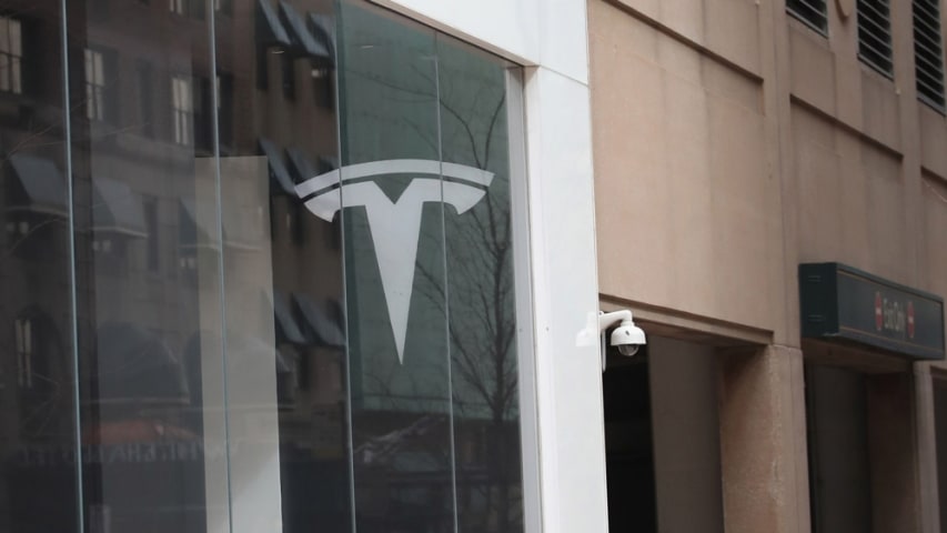 Tesla: Autopilot was on during crash