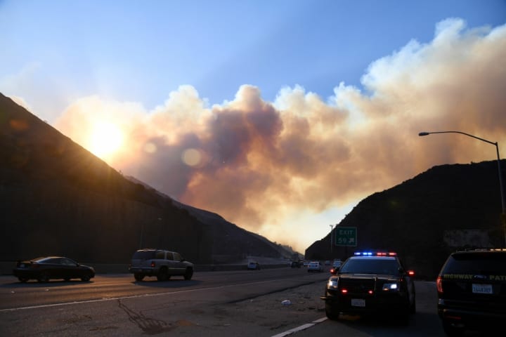 LAPD advierte que las aplicaciones de navegación enviaron a los conductores a la zona de Skirball Fire