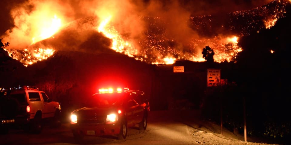 La police de Los Angeles affirme que les applications de cartographie dirigent les gens vers les zones en feu