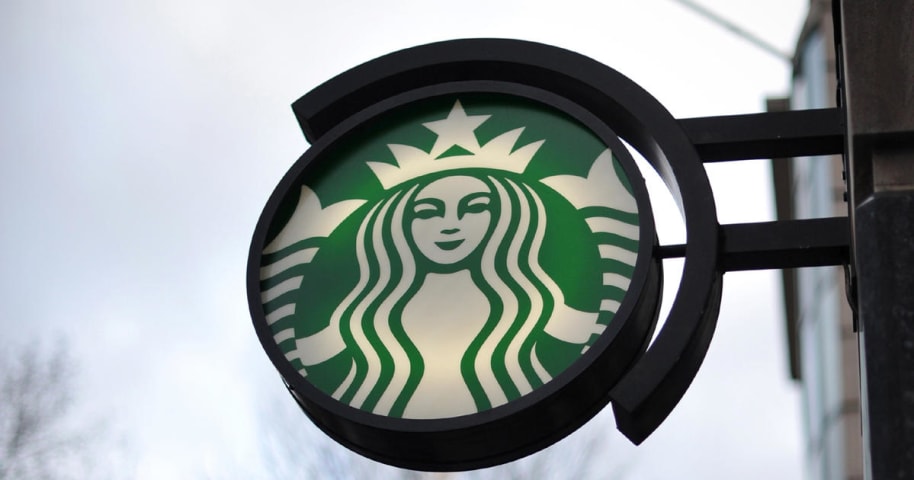 Para algunos trabajadores de Starbucks, el trabajo deja un sabor amargo