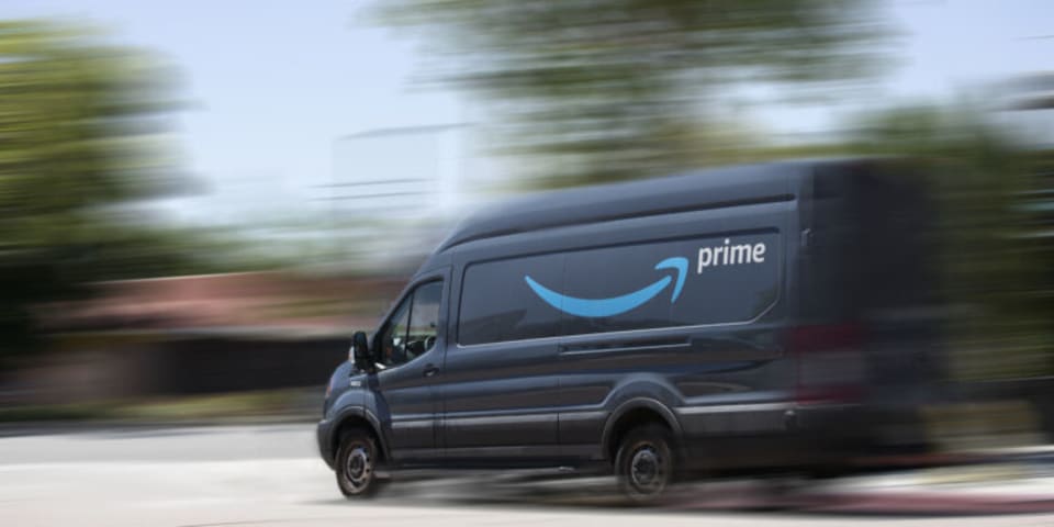 Amazon liable for crash because software “micromanages” delivery drivers, victim says