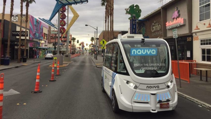 Une navette autonome s'écrase le premier jour des tests