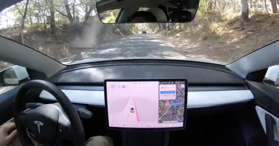 Tesla despidió a un empleado que revisó sus funciones de asistencia al conductor en YouTube