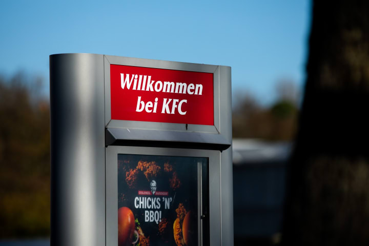 KFC blâme le bot pour la promotion du poulet qui a célébré le début de l'Holocauste