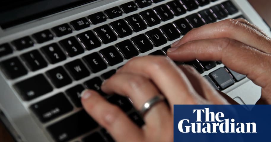 Los pedófilos crean imágenes de niños desnudos con inteligencia artificial para extorsionarlos, dice una organización benéfica