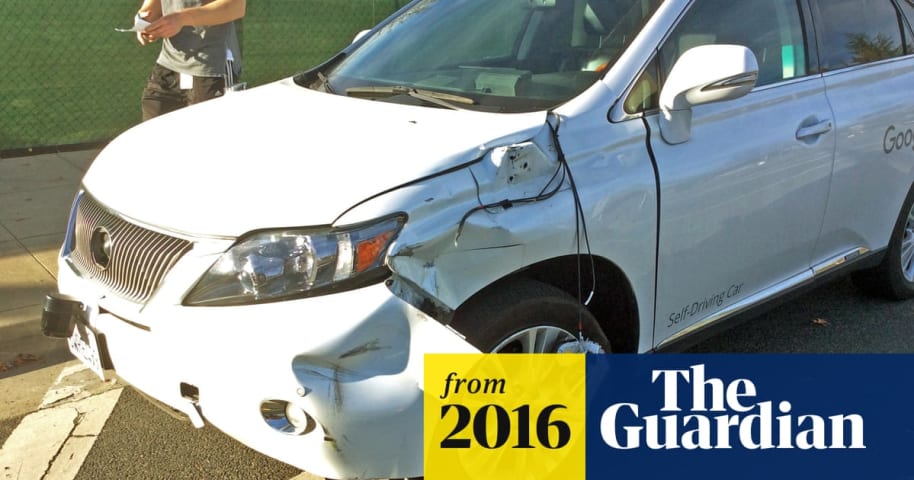 Une voiture autonome de Google filmée en collision avec un bus