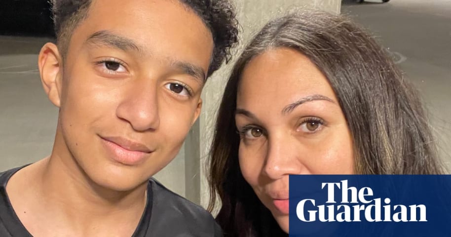Una madre afirma que un chatbot de inteligencia artificial llevó a su hijo a suicidarse en una demanda contra su creador