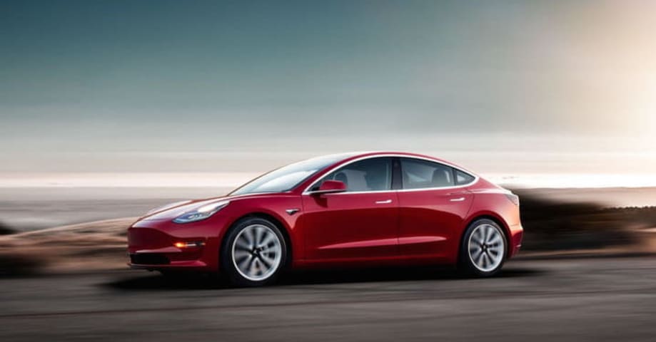 Elon Musk admet que Tesla s'appuyait trop sur les robots