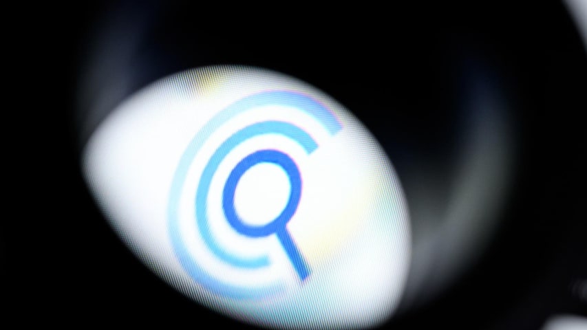 Clearview AI, una polémica empresa de reconocimiento facial, recibe una multa de 33 millones de dólares por una «base de datos ilegal»