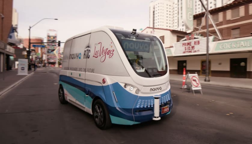 Autobús autónomo en Las Vegas se estrella solo 2 horas después del lanzamiento