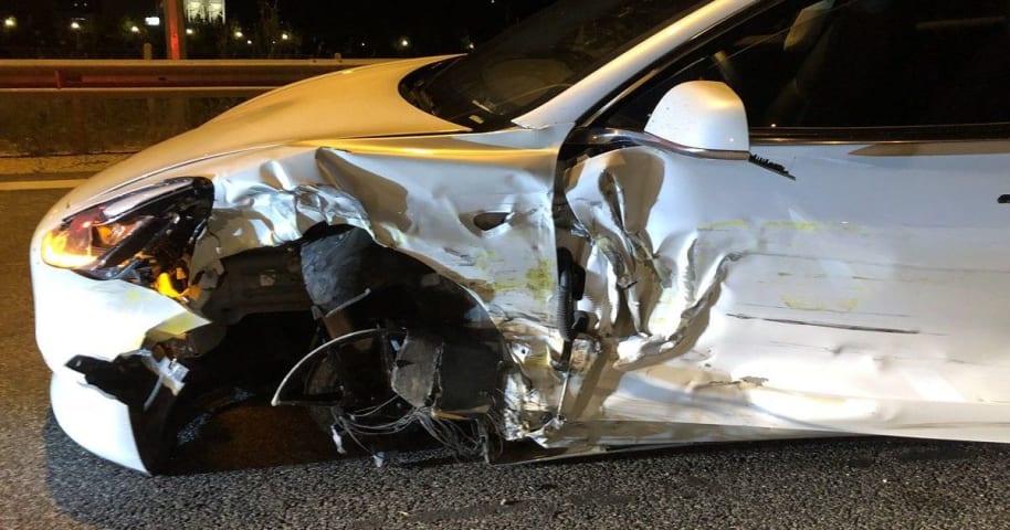 Otro accidente del piloto automático de Tesla ha destrozado un Model 3 en Grecia