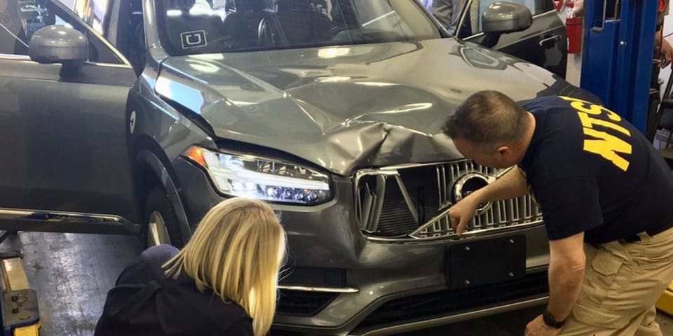 Las muertes de Tesla y Uber plantean preguntas sobre los peligros de la conducción parcialmente autónoma