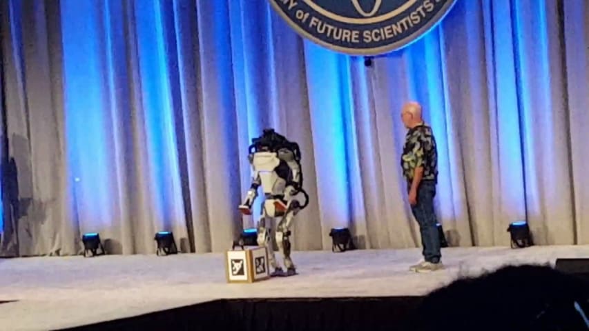 Atlas de Boston Dynamics se cae después de una demostración en el Congreso de Futuros Científicos y Tecnólogos