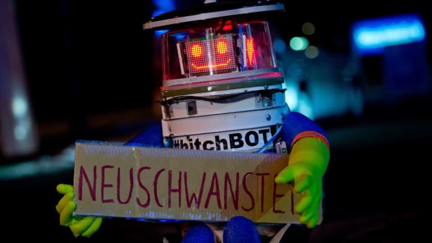 HitchBOT, el robot que hace autostop, es decapitado en Filadelfia