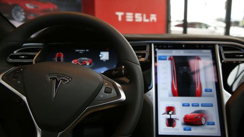 La "conduite entièrement autonome" de Tesla a déclenché un accident de huit voitures, a déclaré un conducteur à la police