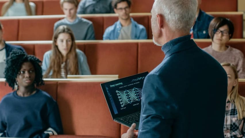 Uni reveló que eliminó su IA de detección de solicitantes de doctorado, justo cuando sus inventores dieron una conferencia sobre la tecnología.