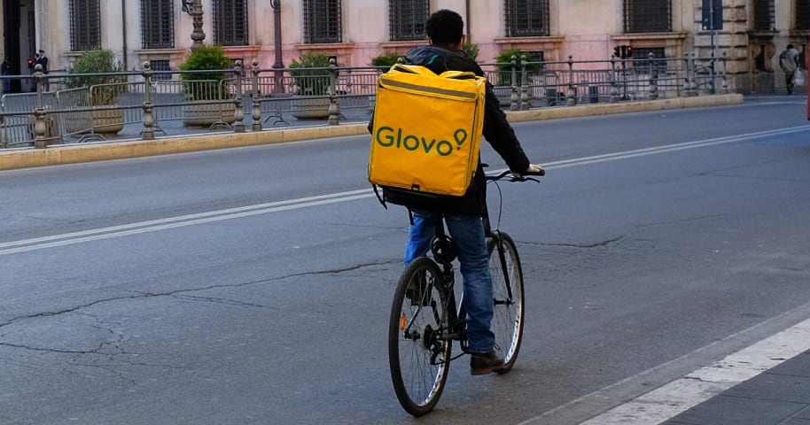 Sebastian Galassi, l'étudiant-cavalier décédé à Florence lors d'un convoyage et licencié le lendemain avec un mail (automatique)