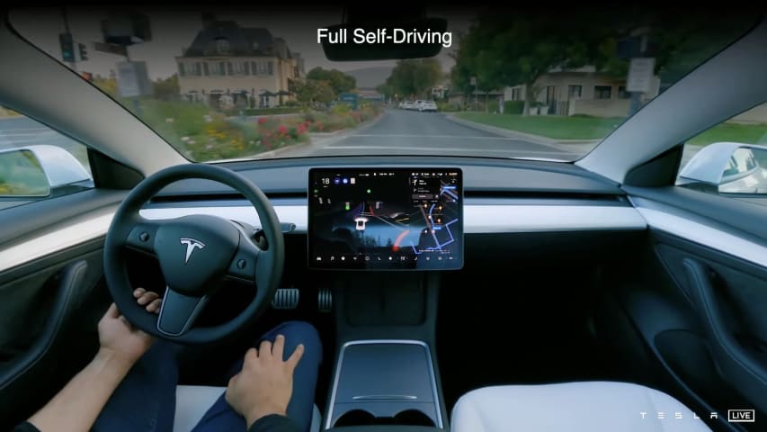 La versión beta de Tesla 'Full Self-Driving' presenta un modo 'Asertive' con paradas móviles