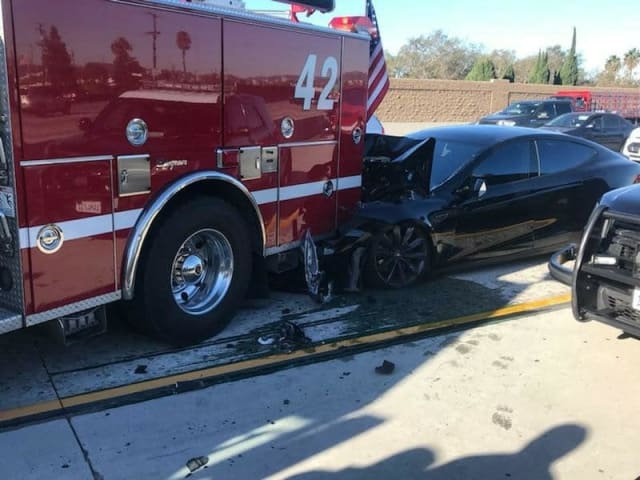 NTSB emite informe sobre accidente de Tesla con camión de bomberos de Culver City