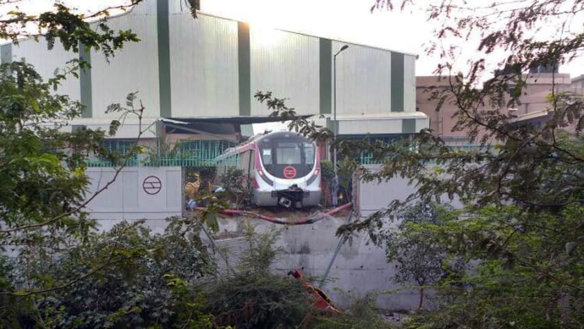 Ligne Magenta: le métro de Delhi accuse l'erreur humaine de l'accident de train sans conducteur et en suspend 4