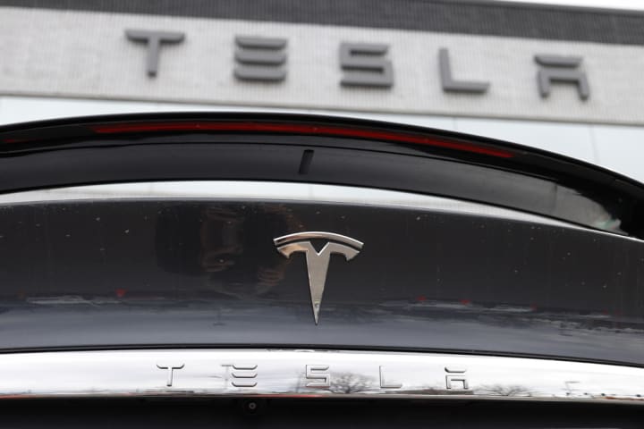 Robot attacked Tesla engineer at Texas factory: Report