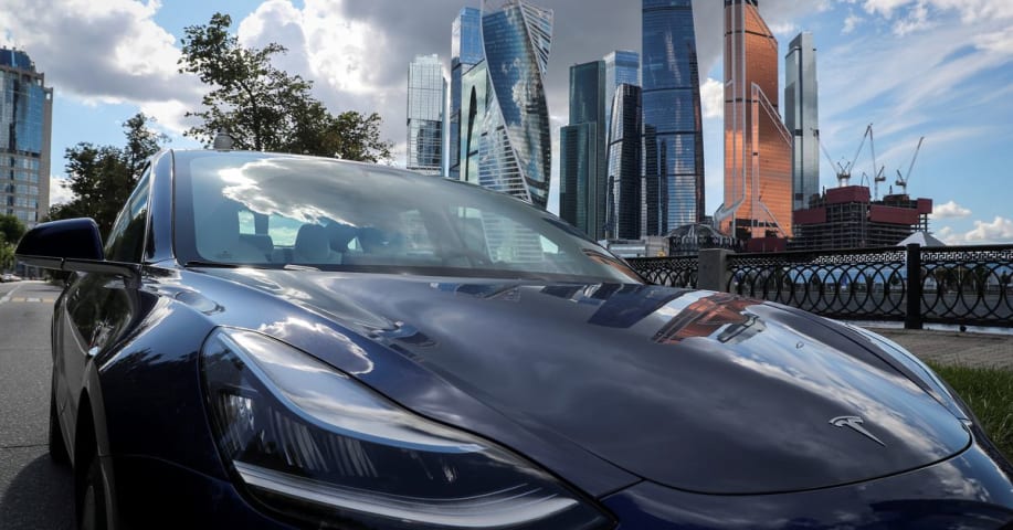 A Tesla Taxi Cab Involved in an Accident in Paris with Twenty Injuries