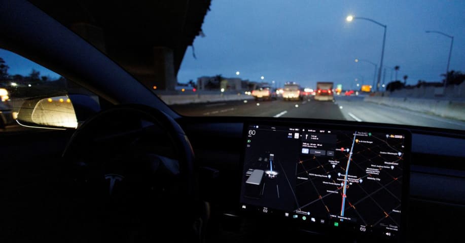 Exclusif: Tesla fait face à une enquête criminelle américaine sur des allégations de conduite autonome