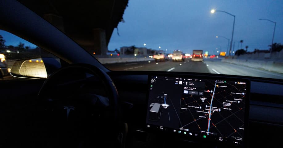 Tesla remporte le procès de Bellwether sur l'accident de voiture du pilote automatique